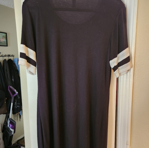 B&B Boutique Black T Shirt - Picture 2 of 2